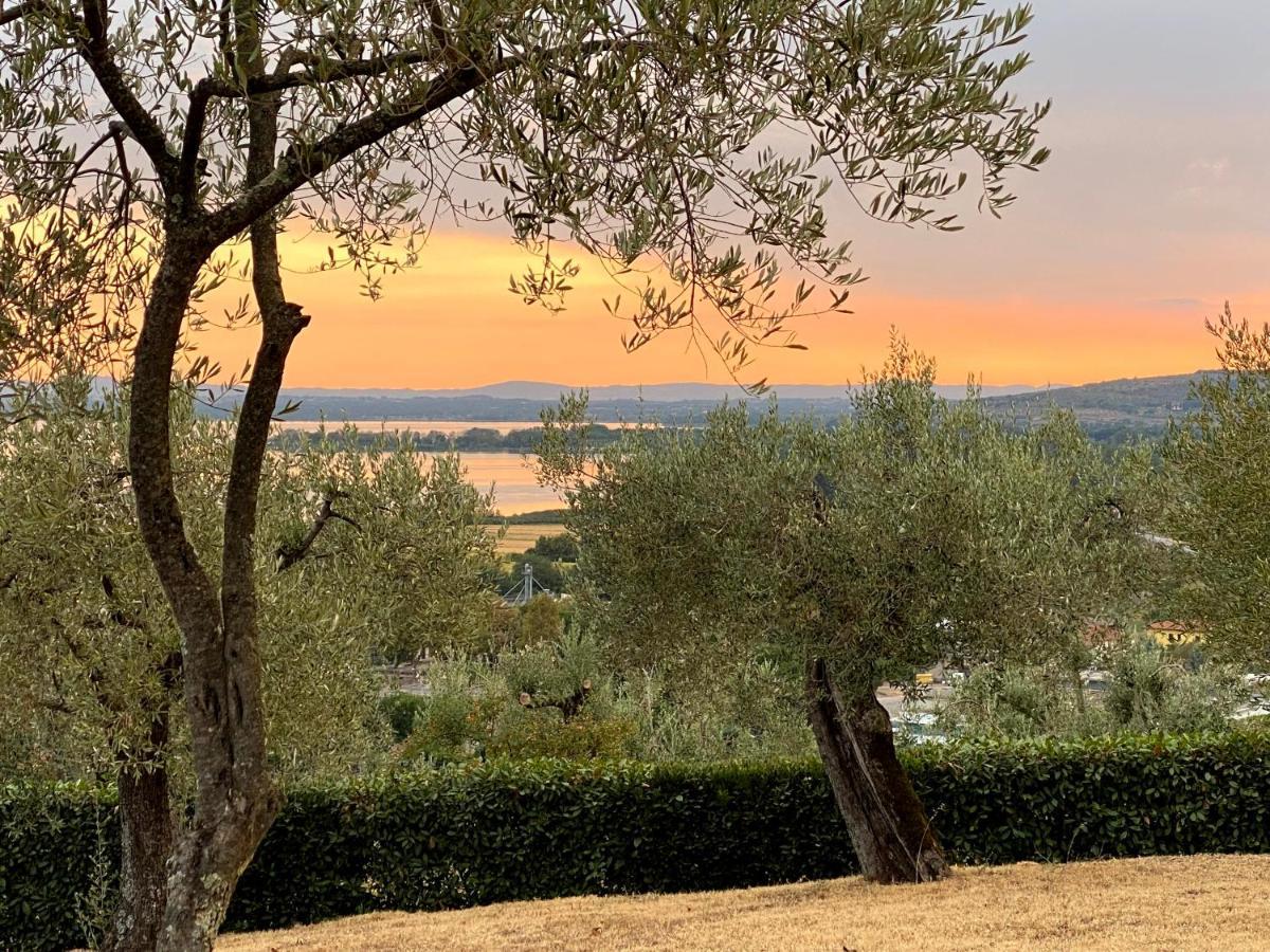 Aparthotel Antico Casale Tiravento à Passignano sul Trasimeno Extérieur photo