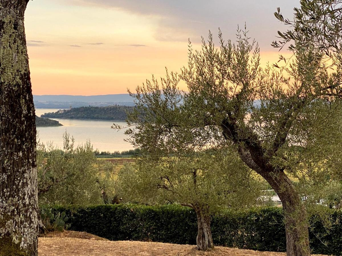 Aparthotel Antico Casale Tiravento à Passignano sul Trasimeno Extérieur photo