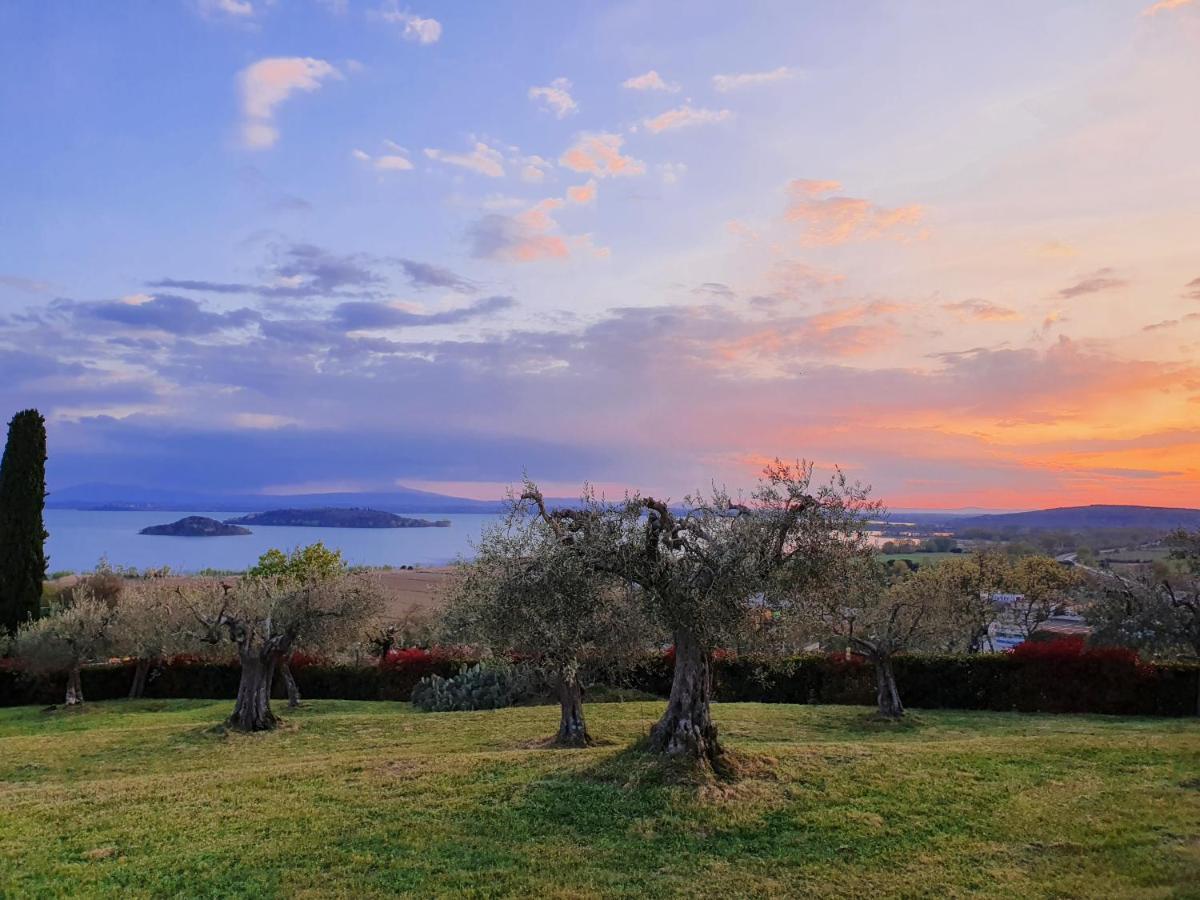 Aparthotel Antico Casale Tiravento à Passignano sul Trasimeno Extérieur photo