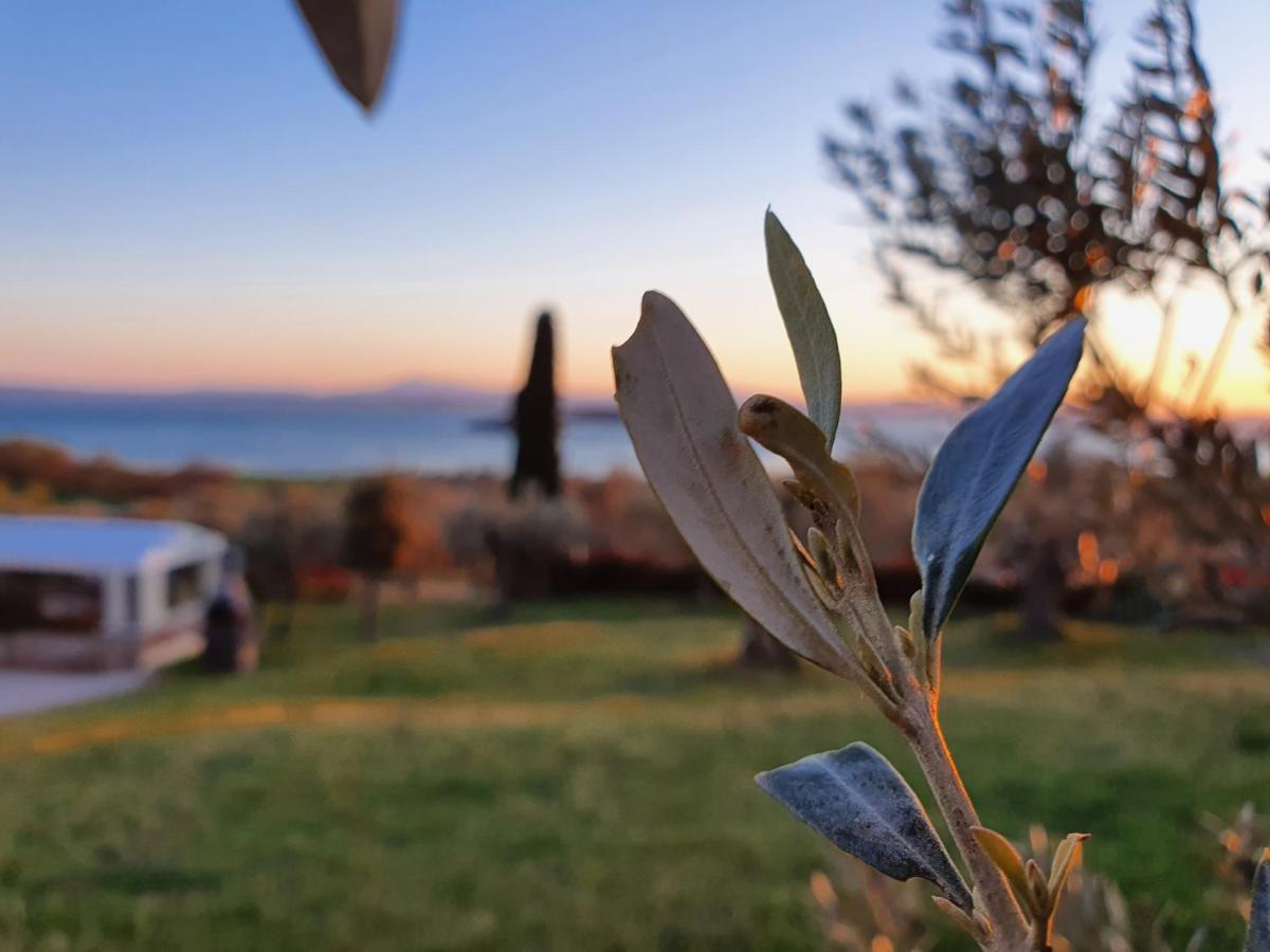 Aparthotel Antico Casale Tiravento à Passignano sul Trasimeno Extérieur photo