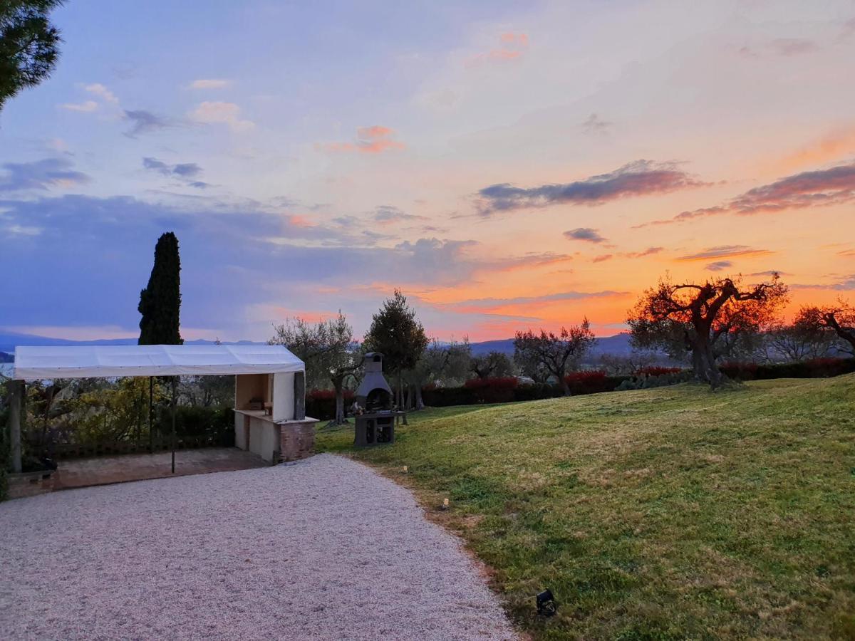 Aparthotel Antico Casale Tiravento à Passignano sul Trasimeno Extérieur photo