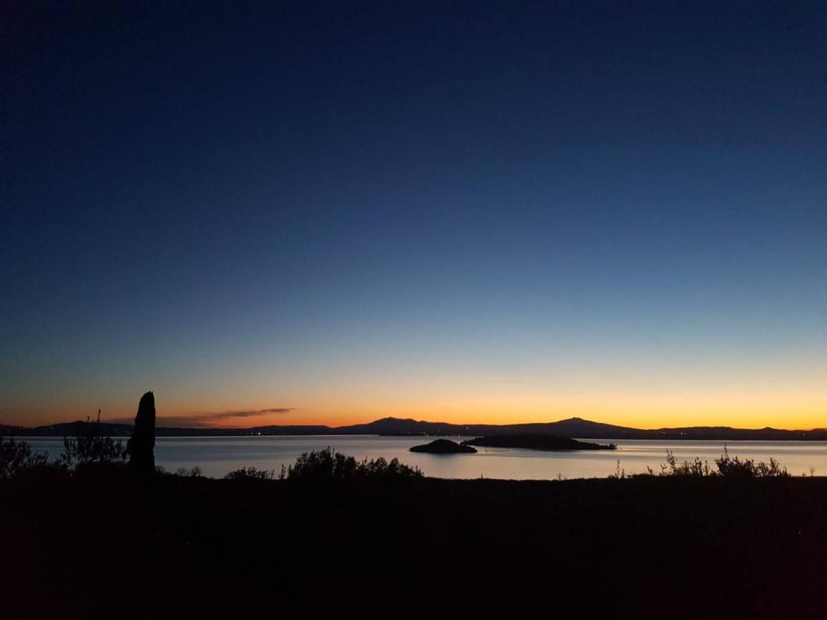 Aparthotel Antico Casale Tiravento à Passignano sul Trasimeno Extérieur photo