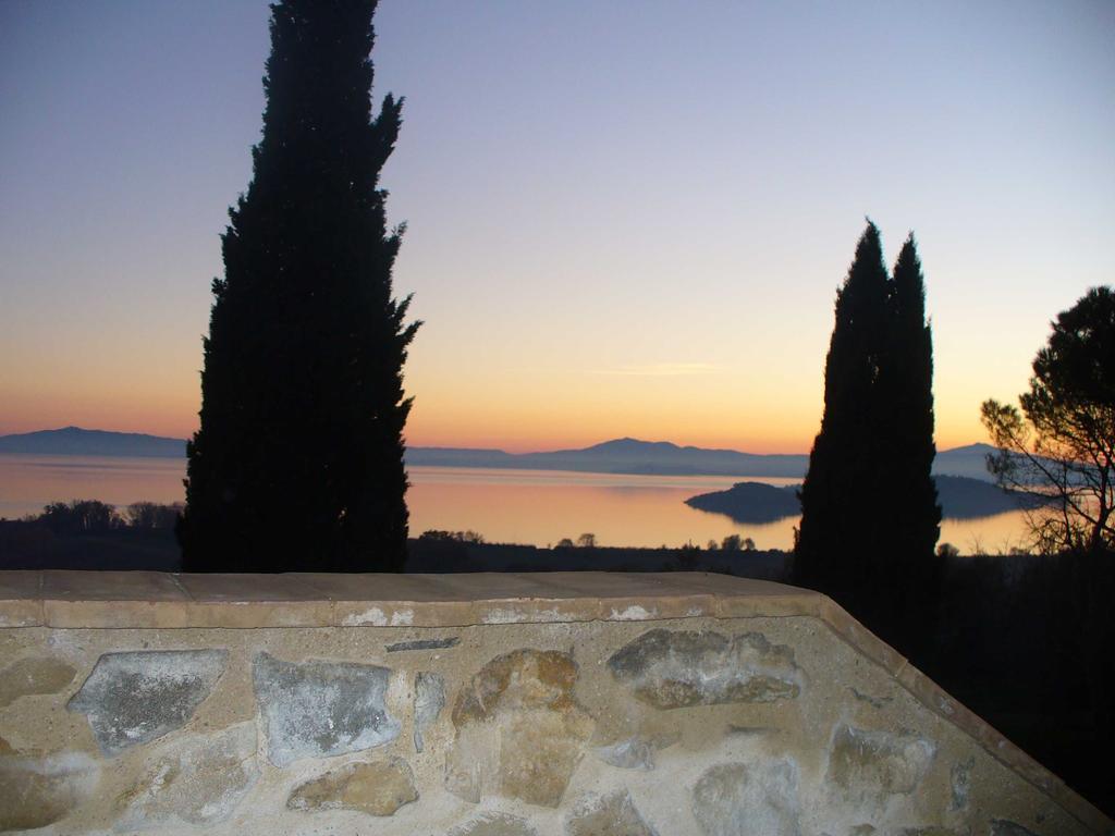 Aparthotel Antico Casale Tiravento à Passignano sul Trasimeno Chambre photo