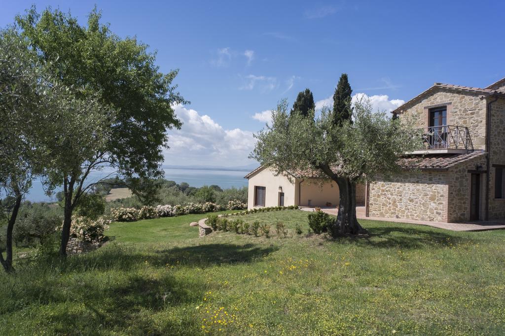 Aparthotel Antico Casale Tiravento à Passignano sul Trasimeno Extérieur photo