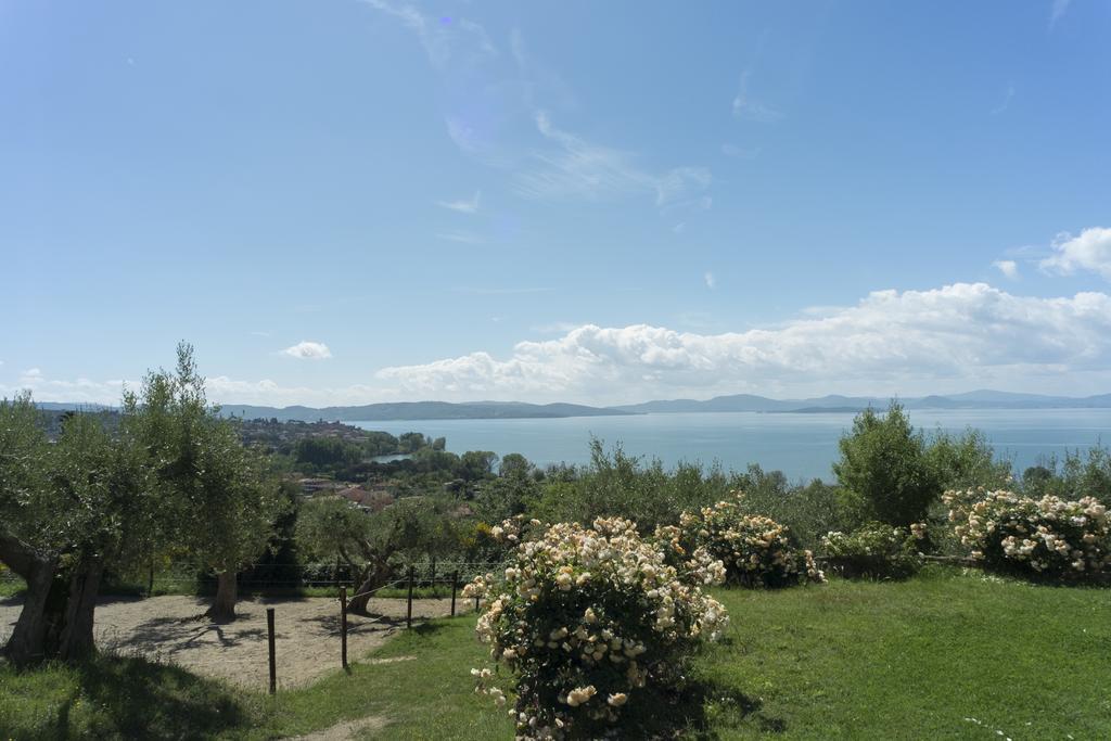 Aparthotel Antico Casale Tiravento à Passignano sul Trasimeno Extérieur photo