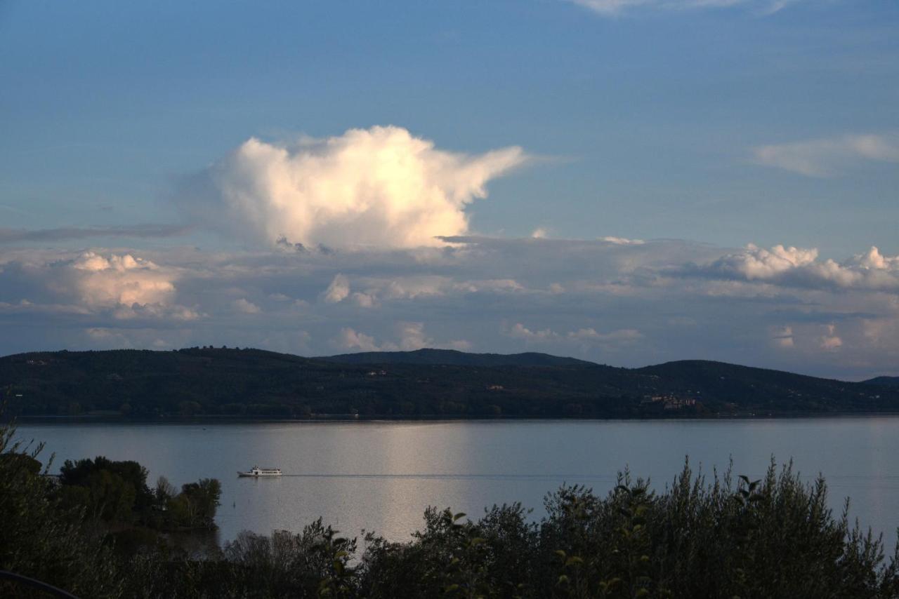 Aparthotel Antico Casale Tiravento à Passignano sul Trasimeno Extérieur photo